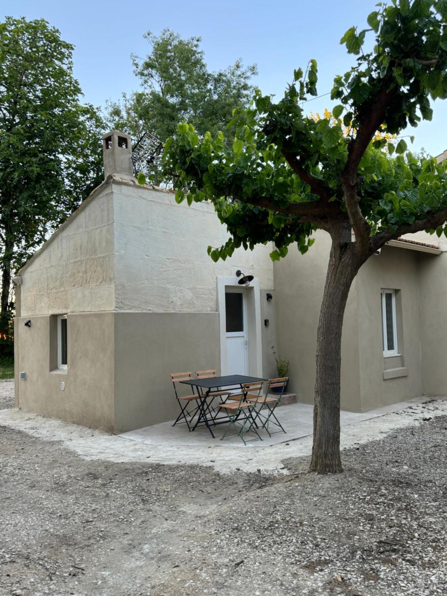 Mazet En Campagne Arles